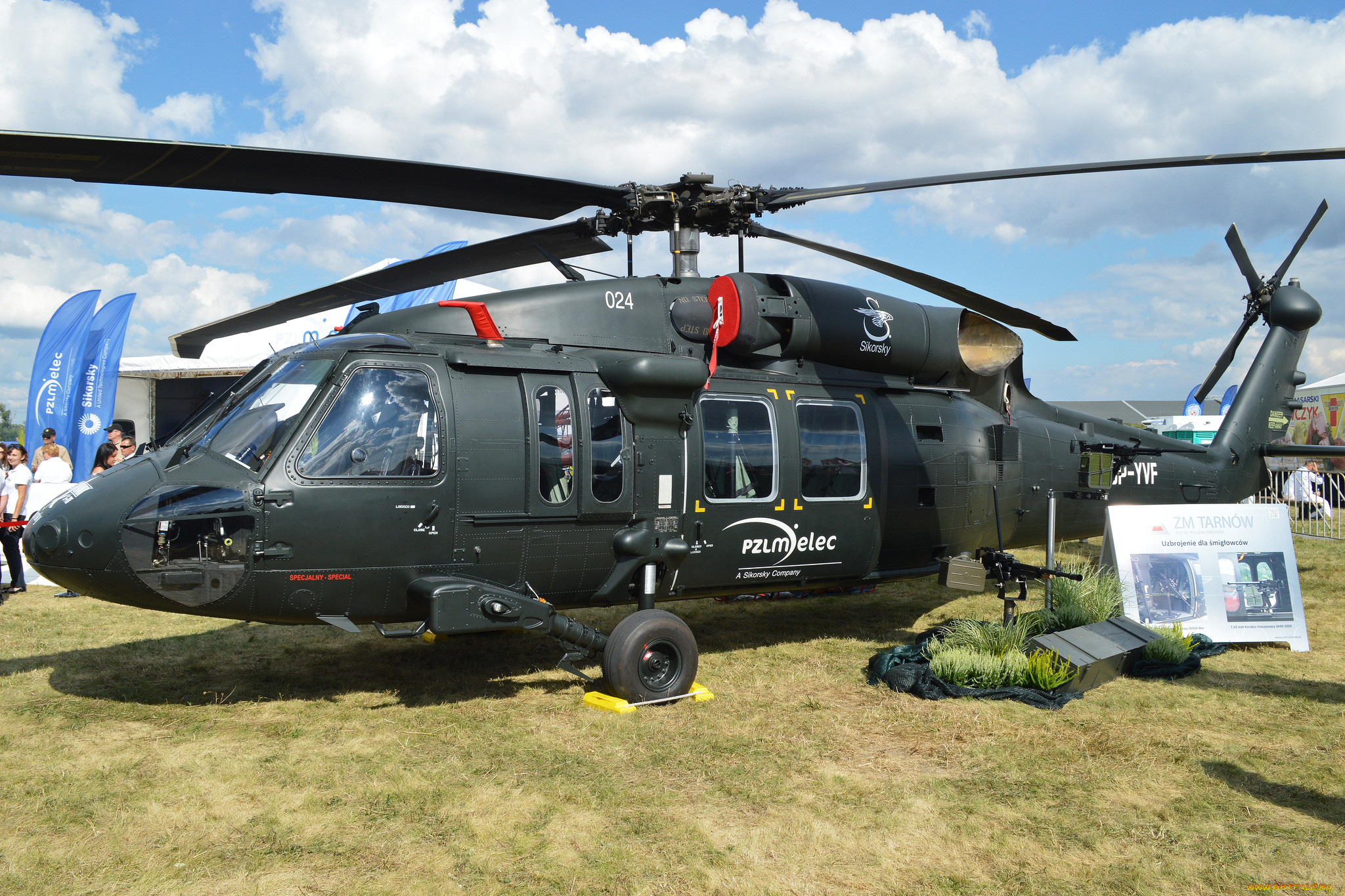 Обои Sikorsky UH-60 Black Hawk Авиация Вертолёты, обои для рабочего стола,  фотографии sikorsky uh-60 black hawk, авиация, вертолёты, боевой,  десантный, транспортный, вертолет, Черный, ястреб Обои для рабочего стола,  скачать обои картинки заставки